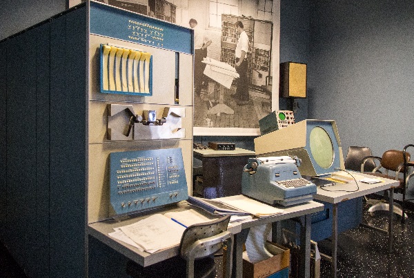 PDP-1 (Programmed Data Processor-1)